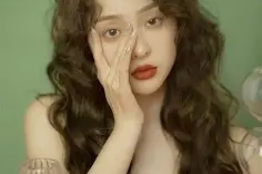 UC伯克利学生被流浪汉追到公寓还翻过上锁铁门！手铐戴上2分钟就被放