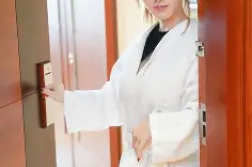 央视曝光直播短视频带货乱象：用AI伪造专家、“医用级”当噱头；主播推销普通饮料宣称对幽门螺杆菌、胃炎、胃溃疡有治疗作用